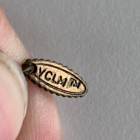 Vintage VCLM TM multi strand metal brass tone bracelet, signed - Picture 2 of 5